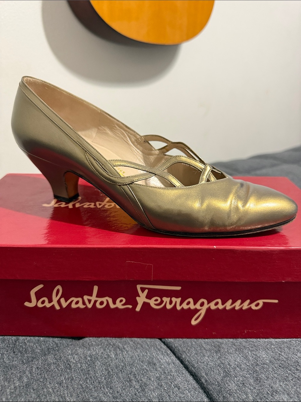 Vintage Salvatore Ferragamo "Tenera" Gold Leather Low Heel Pumps Shoes w/ Box 7B
